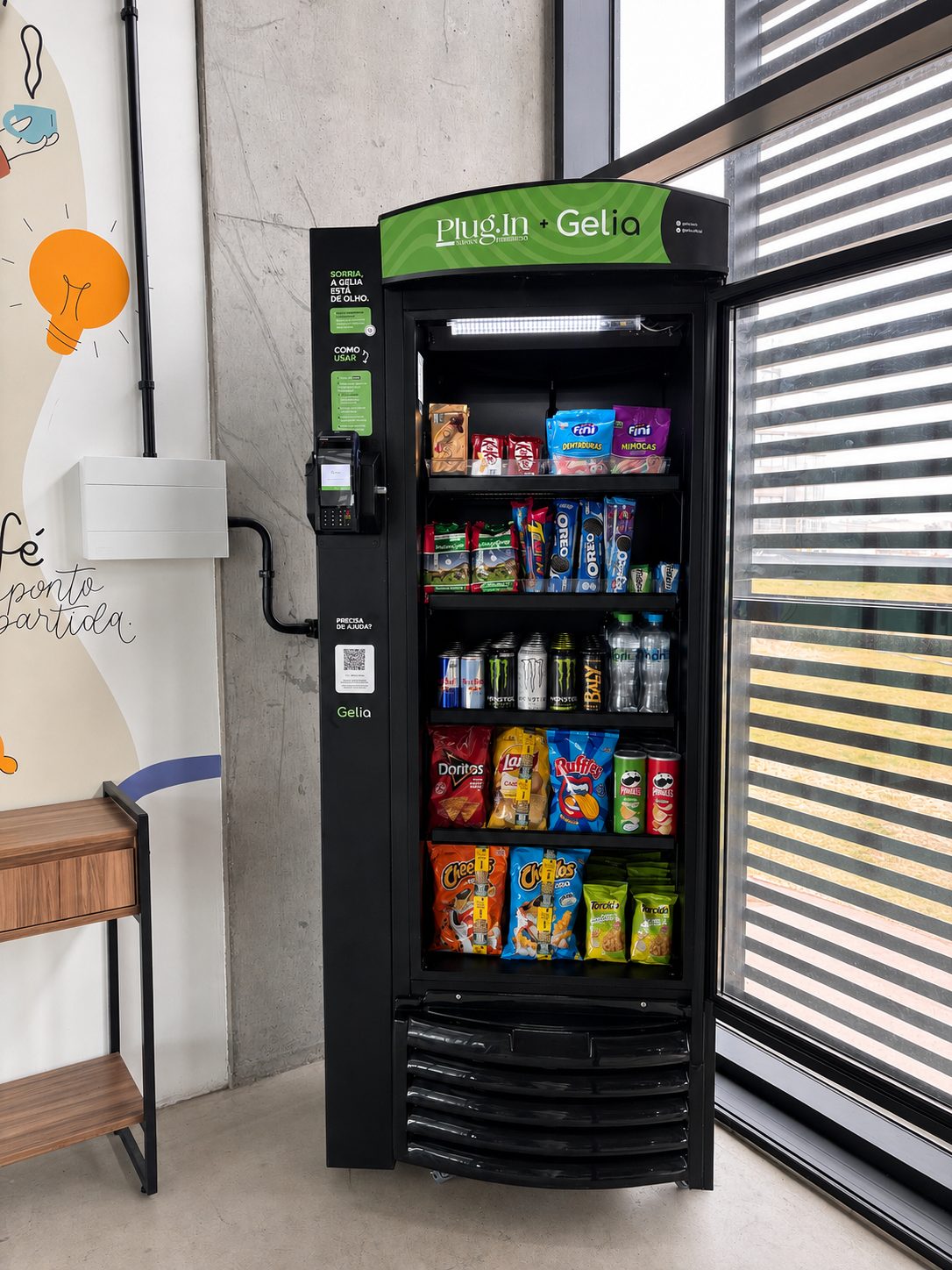 Geladeira autônoma Gelia instalada no Plug.In
